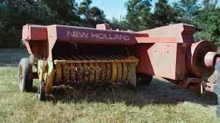 Baling hay with the family 🧑‍🌾 New Holland 273 Square Baler.
