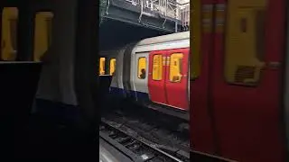 district line arrives at edgware road and hammersmith & city line departs for hammersmith 18/10/2025