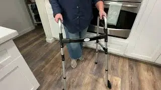 LoyodaFolding Walker with 2 Skis and 5