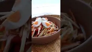 papaya salad #thailand #thai #thaifood #foodie #food #foodlover #shorts #samui #beach #delicious