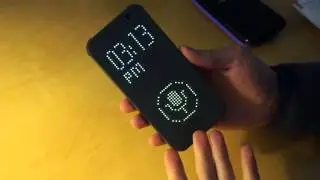 HTC One Dot View Cover: Hands-on