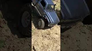 TOYOTA HILUX крутой спуск с горы #offroad #4x4 #rc  #scale #jeep #crossrc
