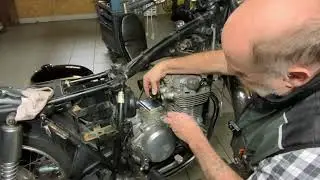 Honda CB500 5  Schaden am Motorgehäuse. Lackieren, Polieren oder nur Reinigen das ist die Frage
