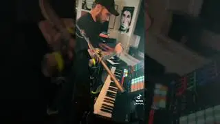 EL REY HQ RHYTHM IS A DANCER LIVE LOOP