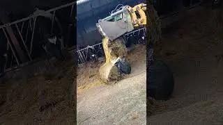 opening   bales with  a  shear grab