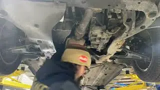 Replacing Saab 9-3 engine and transmission mounts.