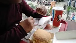 KFC DELECTABLE VEG BURGERS