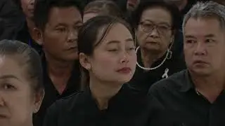 Public Pays Respects to Royal Remains