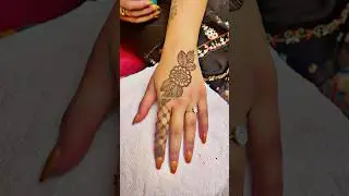 Stunning Backhand Mehendidesign 😍 #henna #mehndi latestmehndi #newsong #music#hennaart