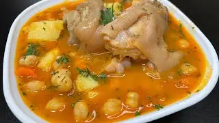Sopa de Garbanzo con Patitas de Cerdo