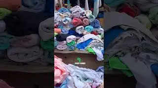 Second-hand bed sheets, towels and more on a Ghanaian street market 🇬🇭
