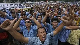 Taxi Drivers Clog Jakarta in Anti-App Protest