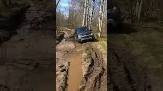 Дастер едет по грязи! в него не верили, а он проехал!