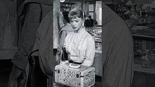 A woman unexpectedly walked into an empty department store?!  #movie #Shorts