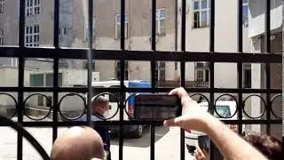 Malčanski berberin doveden u sud na sporedni ulaz