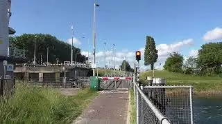 Brugopening Grevelingensluis Bruinisse Rolbrug/ Retractable bridge/ Pont Rétractable/ Schubbrücke