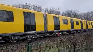 Neue Berliner U-Bahn Baureihe J (Gro&szlig;profil) auf Fahrschulfahrt.