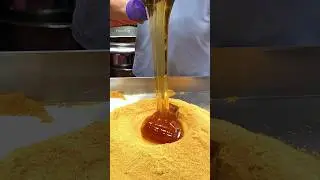 Dripping Syrup! Taiwan&rsquo;s Giant Peanut Candy 🍬🥜