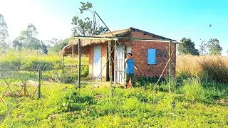 CEO Trieu Man goes to the stream to collect clean water and upgrade the simple house