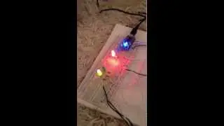 WeMakeIt kit Traffic Lights experiment by FLOSSK