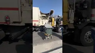 Peterbilt 520 #garbagetruck #peterbilttruck #work #trashtruck #truckingjobs #shorts #viral #bigrig