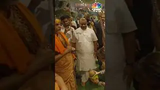 Ambanis Pay Their Respects to Shankaracharya of Jyotirmath & Dwarka Peeth | Ambani Wedding | N18S