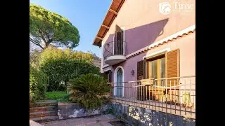Villa angolare su due livelli con giardino, piano cantinato e p.auto interni - Aci Sant'Antonio V451