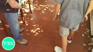 Abuelo ense&ntilde;a truco de lanzar la peonza 1080p 30fps H264 128kbit AAC