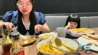 Bé Ch0u đi ăn pizza và mì ý