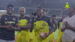 WACHEZAJI WALIVYOPOKEA PESA ZA GOLI LA MAMA MBELE YA MASHABIKI BAADA YA KUTINGA MAKUNDI CAF