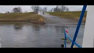 Pont over de Elbe werkt met water stroming Duitsland germany 