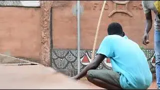 Sedjro Houansou en création à Lomé