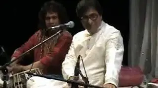 Talat Aziz-Mohabbat Karniwali with Satar Tari