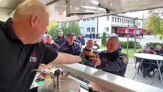 Frietjes bakken voor heldhaftige brandweerlieden in Kramatorsk