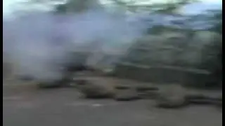 POLICIA ESMAD DISPARANDO RAFAGAZ CONTRA LAS PROTESTAS INDIGENAS