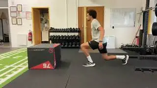Half Kneeling first step on box