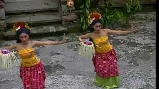 Cok Ratih One of the best dancer from Peliatan in Bali-Tari Pendet