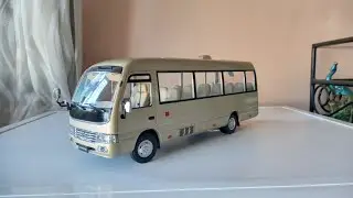 Toyota Coaster Midi Bus 1:24 Scale Model