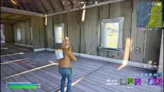 Janeke is op zoek naar haar man in fortnitr