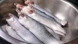 చిన్న చేపలు 🐟పులుసు ఆదివారం స్పెషల్ గా ఇలా చేసి చూడండి టేస్టీగా👌 ఉంటుంది ఇంట్లో అందరికి నచ్చుతుంది 