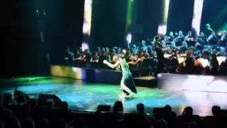 Luna Ersahin, yağmur yağar taș üstüne.  