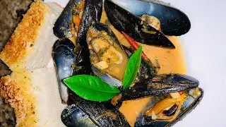 Garlic Butter Blue Mussels in a White Wine Reduction #mussels #seafood #lockdownmeals