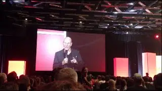 Patrick Steward at Comic Con Montreal Talks about The Picard Maneuver