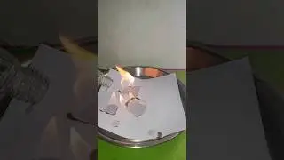 spray and paper experiment #experiment #schoolexperiment #scienceexperiment