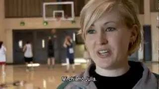 Julia, Allenatrice di Basket