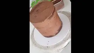 Fill, Stack and Crumb Coat a Cake