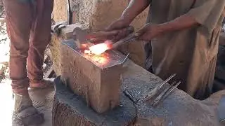 Amazing skills making axe with old leaf spring [makin axes factory]