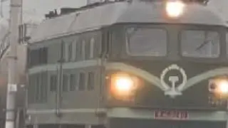 雨中&middot;昌调42068次昌平北站两道停车，京局怀段瓜爷DF4B 9240去怀柔北站拉一节油罐回南口站，给机务段运油#铁路摄影 #交通强国铁路先行 #内燃机车 #每一帧都是热爱 #拍火车
