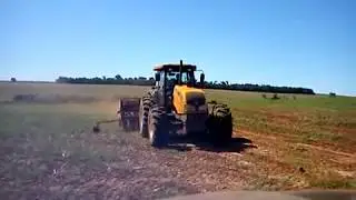 Valtra bh 165 plantando milho em Alto Piquiri-PR