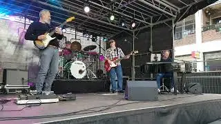 Nick Bult band optreden Koningsdag in Stadskanaal Winkelcentrum 27 april 2022